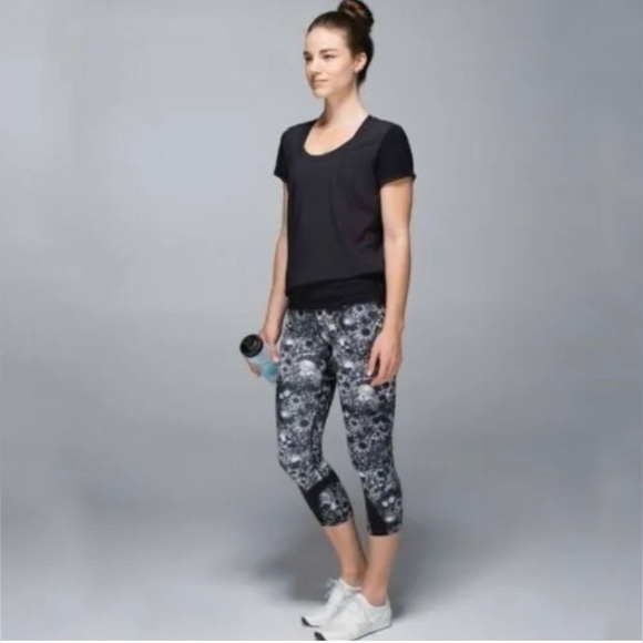Lululemon Wunder Under Leggings Capris Sz 8 Flowabunga Black White Floral Fullux - Picture 1 of 12